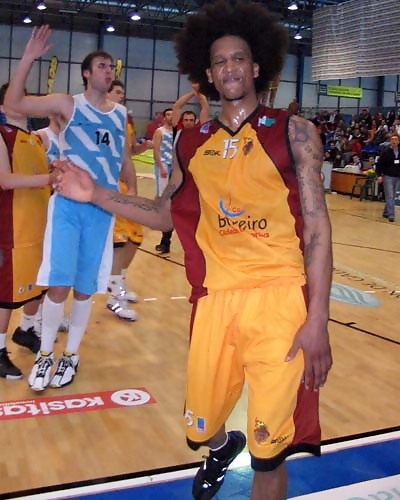 Quinteto definitivo de SB: Motiejunas y Rey cayeron