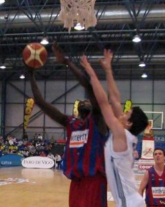 Cto Júnior España: Barcelona y la rápidez de <i>bala</i> Hernández y C. S. F. con tiros libres de Marco jugarán la gran final