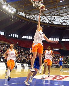 Mercado: El Ros renueva a Eli Aguilar y el Acis Sufi, a punto de cerrar a Isa Sánchez