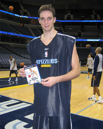 ¿Quieres conseguir una camiseta firmada por Pau Gasol?