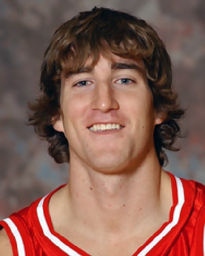 El internacional canadiense Marc Axton sustituye a Dreike Bouldin