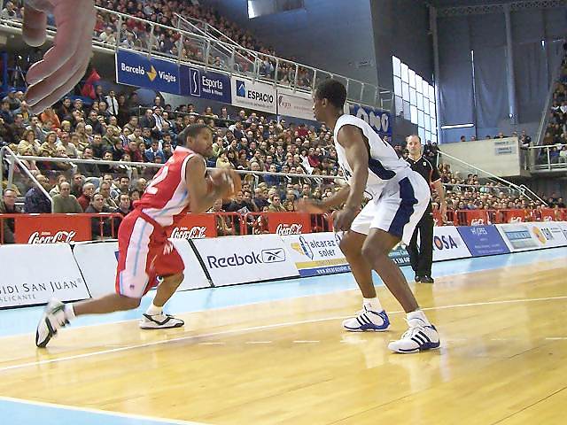 Los números de Charlie Bell no ayudan al Leche Río a mejorar