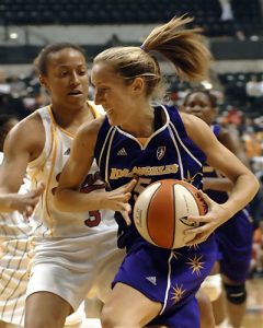 Marta Fernández: “Las jugadoras se sienten engañadas
