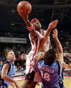Rodney Elliot y Tyrone Ellis jugarán en el Besiktas, mientras que Turkcan ficha por el Ulker