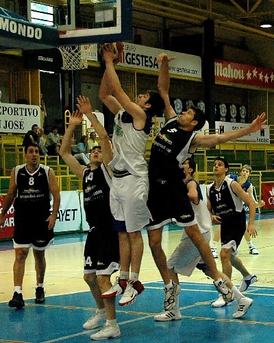 Albert Teruel nueva pieza para el Akasvayu Vic. Jonathan Barceló deja el WTC Cornellà para fichar por el CB Tarragona 2016