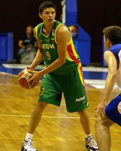 Mantas Simonavicius, talento y triples para el Caja Rioja