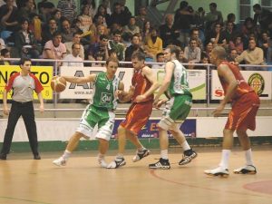 Castelló, Mons y Gómez, un trío con solera en la línea exterior del Cai Huesca Cosarsa