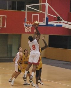 Akasvayu Vic ha decidido cortar a Charles Clark