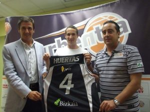 iurbentia Bilbao Basket pasa por encima del Adreilu Santurtzi en el homenaje a Alex Iturbe