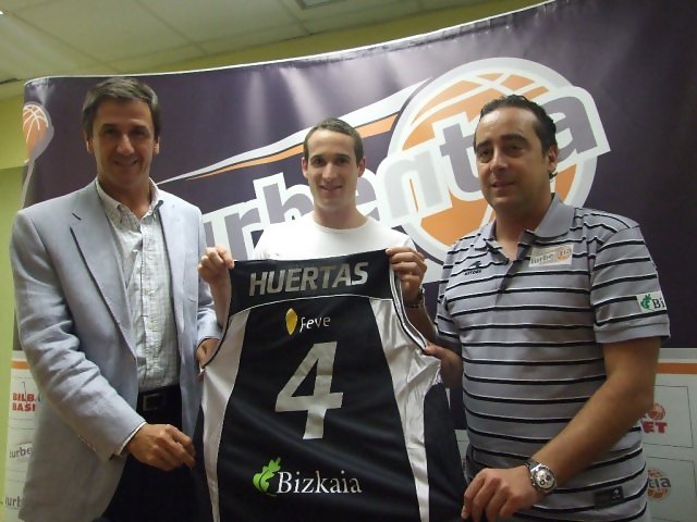 Primera victoria en pretemporada de iurbentia Bilbao Basket a costa del Auto Cid Burgos (76-91)