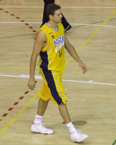 Jasen y Gonzalo sostienen al Estudiantes