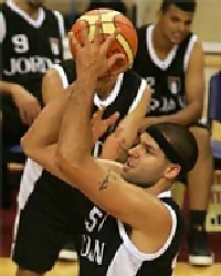 AB Esplugues cierra la plantilla con un 7 pies