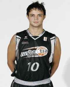 Asier Zengotita entrenará con iurbentia Bilbao Basket tras brillar en la Summer League de Treviso y realizar la pretemporada con el Angelico Biella