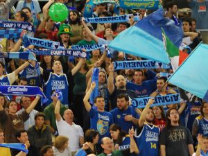 … o vivir de ilusiones dementes