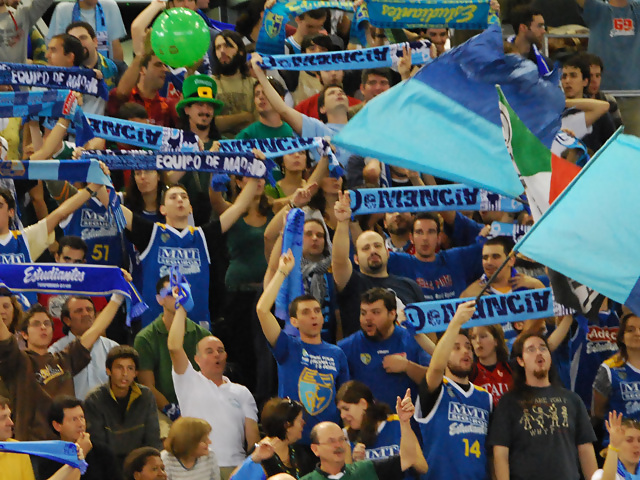 … o vivir de ilusiones dementes