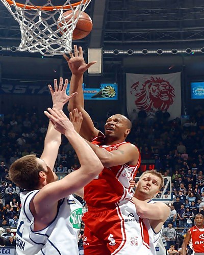 Melilla sorprende incorporando a Rod Sellers