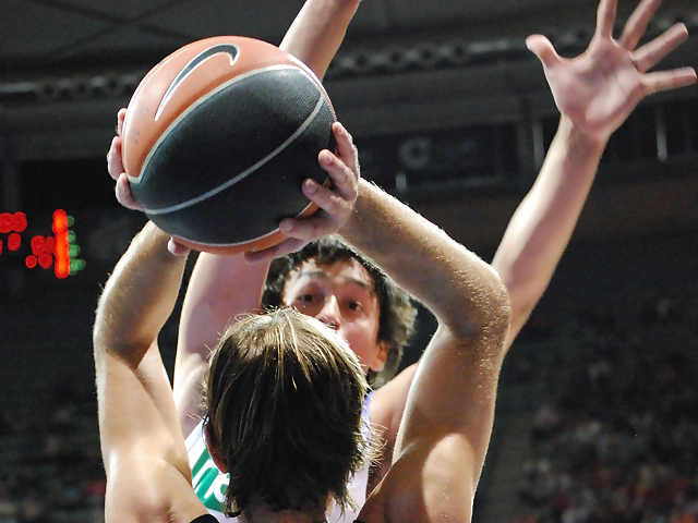 Sergi Llull y Marko Tomas se reivindican en el derbi (+ galería de fotos)