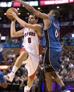 Los Raptors presentan la “qualifying offer” sobre Calderón y Delfino