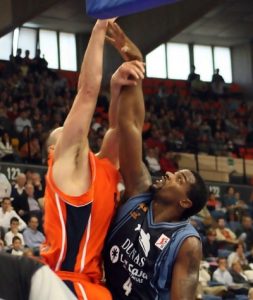 Sigue el culebrón Massie: Su recambio se fuga y el club intenta recuperarlo