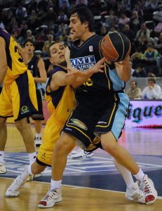 Corrales y Santos complican la vida del Estu (+galería)