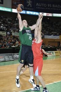 Petar Popovic sustituye a Martin Rancik en el Estu