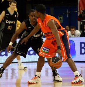 Shammod Williams ganó por la tarde, Aaron Miles venció por la noche