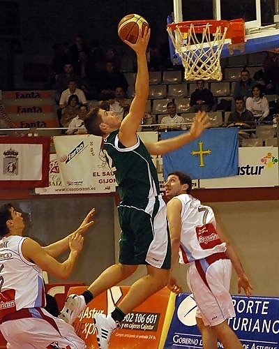 C. B. Instituto Fertilidad Clínicas Rincón renueva a Ale Navajas