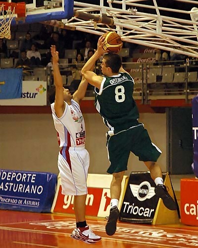 Movimientos en Axarquía: Renueva a Mike Williams y recibe la cesión de Chylinski