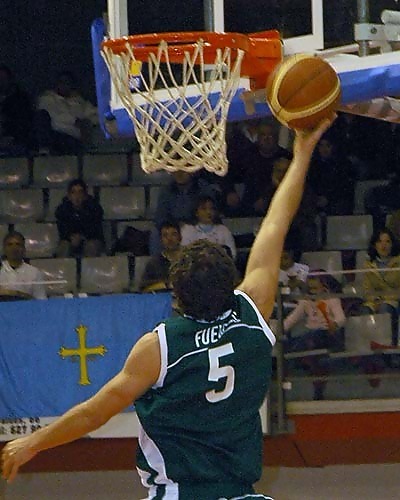 Clínicas Rincón renueva su confianza en los bases del equipo: Adrián Fuentes y Rai López