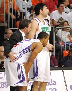 El Madrid da el primer paso para lograr su mejor remontada