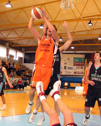 López Abril vuelve a Pamesa Castellón junto con Amador y Calvo