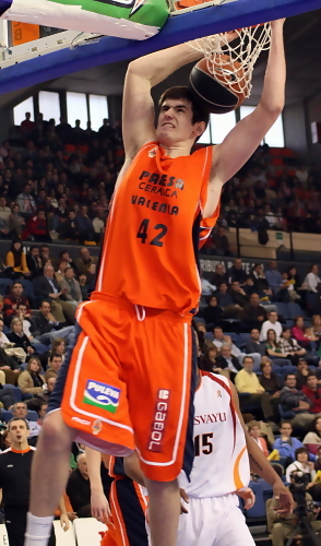 Primera baja en Pamesa: Barac regresa al Tau