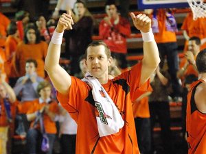 Tom y Paraíso se disfrazan de El Fantasma del Cajasol (con galería)