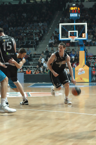 El sueño del Iurbentia Bilbao Basket continua, a costa del campeón