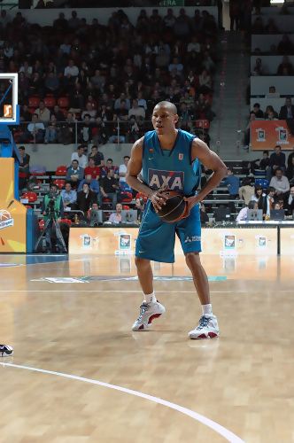 Victoria balsámica para curar heridas e Imbroda compara a Gomis con Bullock