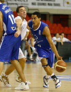 Marcos Suka-Umu renueva en UB La Palma