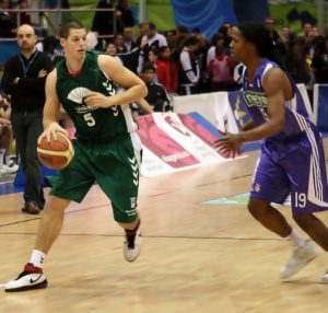 Alejandro Navajas renueva en Breogán