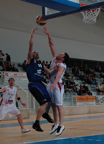 Chema Marcos, primer jugador experimentado para el filial del Regal F.C. Barcelona y Juanma Ruiz, opción para apuntalar su perímetro