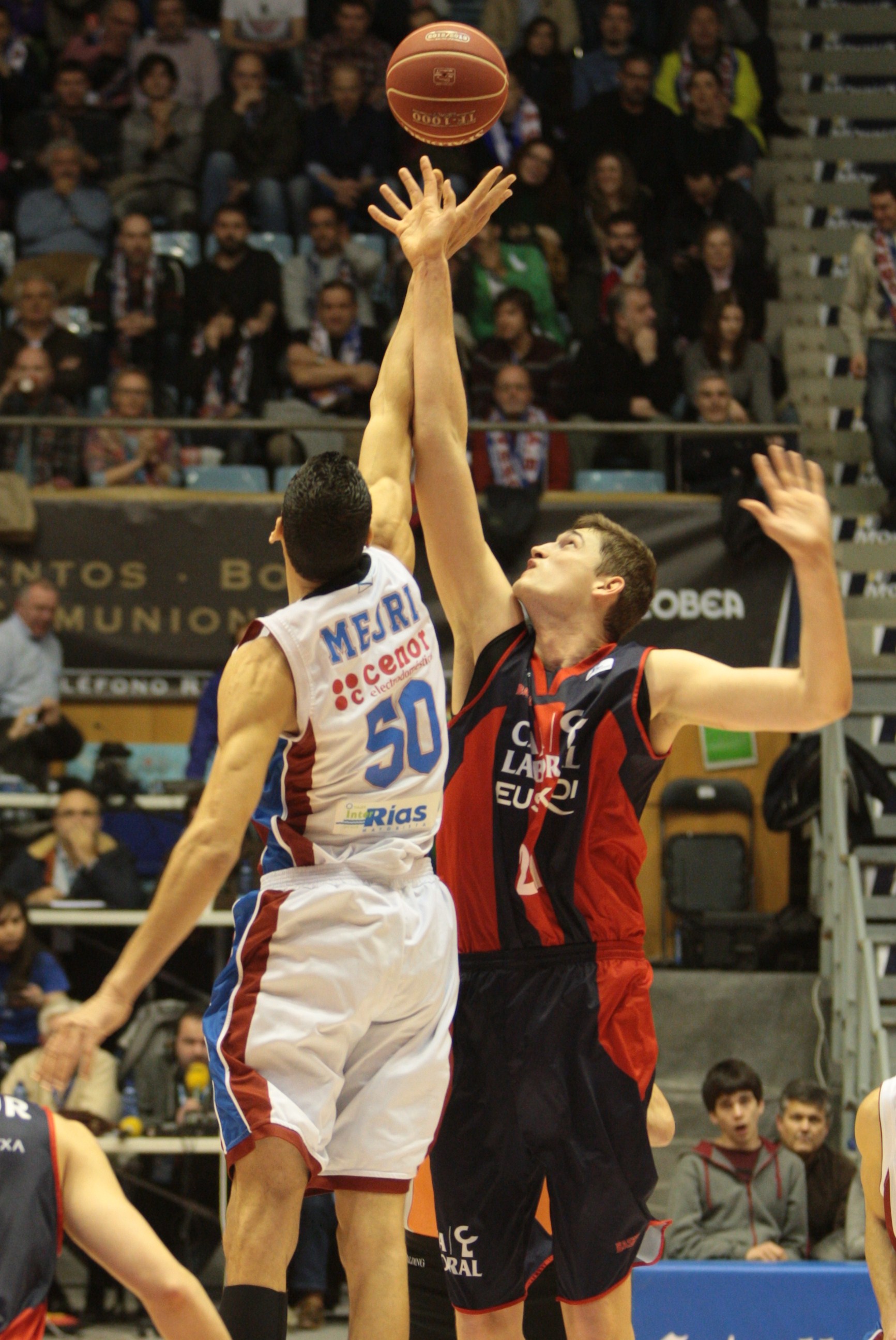 Blusens endosa a Caja Laboral la tercera derrota consecutiva (84-70)