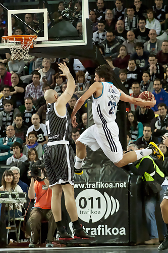 El Real Madrid acaba con contundencia con la “maldición de Miribilla” (74-94)