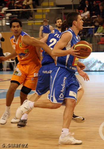 Andorra vence en Riazor y consolida su liderato. Chris Mortellaro, MVP