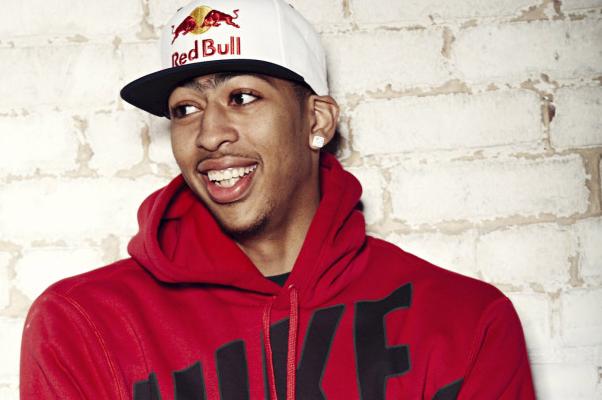 ¡Espectacular! Anthony Davis objetivo de las cámaras de última generación de Red Bull