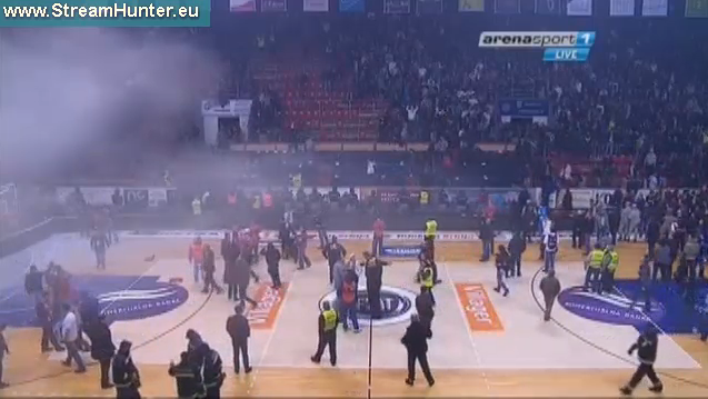 Más madera: la final de la Copa Serbia suspendida por graves incidentes