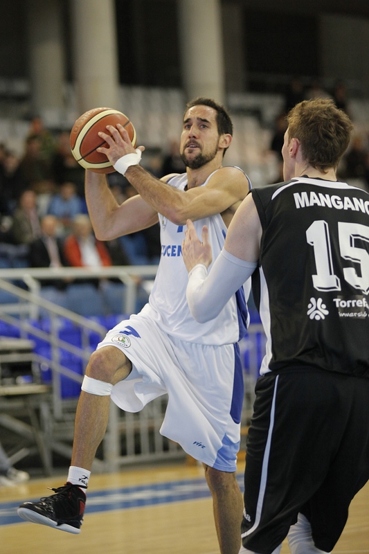 Melilla cada vez más cerca del descenso; Jamar Samuels acompaña a Otegui en el MVP