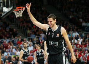 Tras la espantada de Bjelica, Bostjan Nachbar será el 4 del FC Barcelona