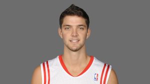 Chandler Parsons ejerce de Harden y salva a los Rockets; Nets y Hawks ganan en casa