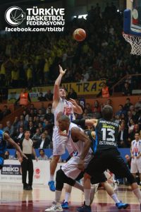 Banvit lider en solitario tras caer Fenerbahce. Karsiyaka se desinfla. Plisnic, MVP