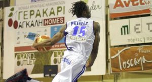 La fiesta griega de los hermanos Adekotunbo y del “cantante” Brent Petway