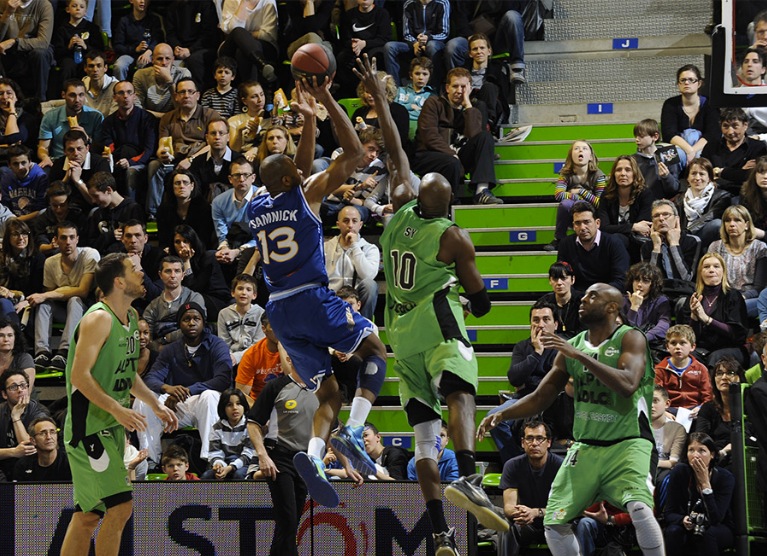 Venganza histórica para saldar cuentas arbitrales y la crisis azota al basket francés