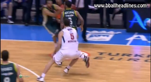 Kruno Simon cae lesionado tras chocar con el árbitro ¿Mala suerte o mala colocación?